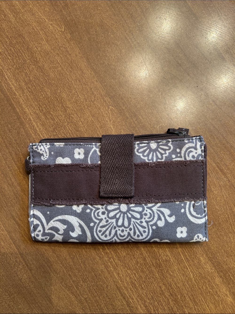 thirty-one Gray Floral Fabric Phone Wallet with Snap Strap